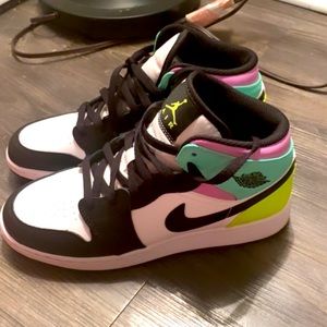 These are AIR JORDANS 1✅💜!